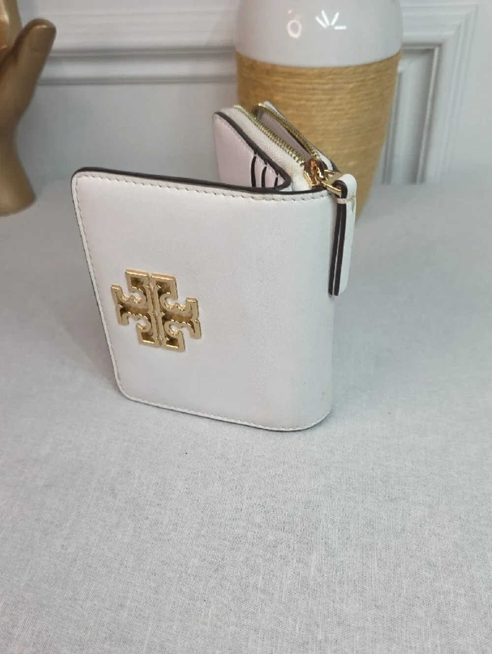 Tory Burch Britten soft bifold wallet - Picture 6 of 8